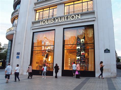 parijs shoppen louis vuitton|louis vuitton champs élysées paris.